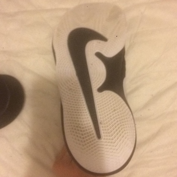 Nike basketball shoes - Picture 3 of 3